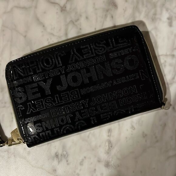 Betsy Johnson Black & Gold Large Patent Leather Wristlet - Picture 2 of 8